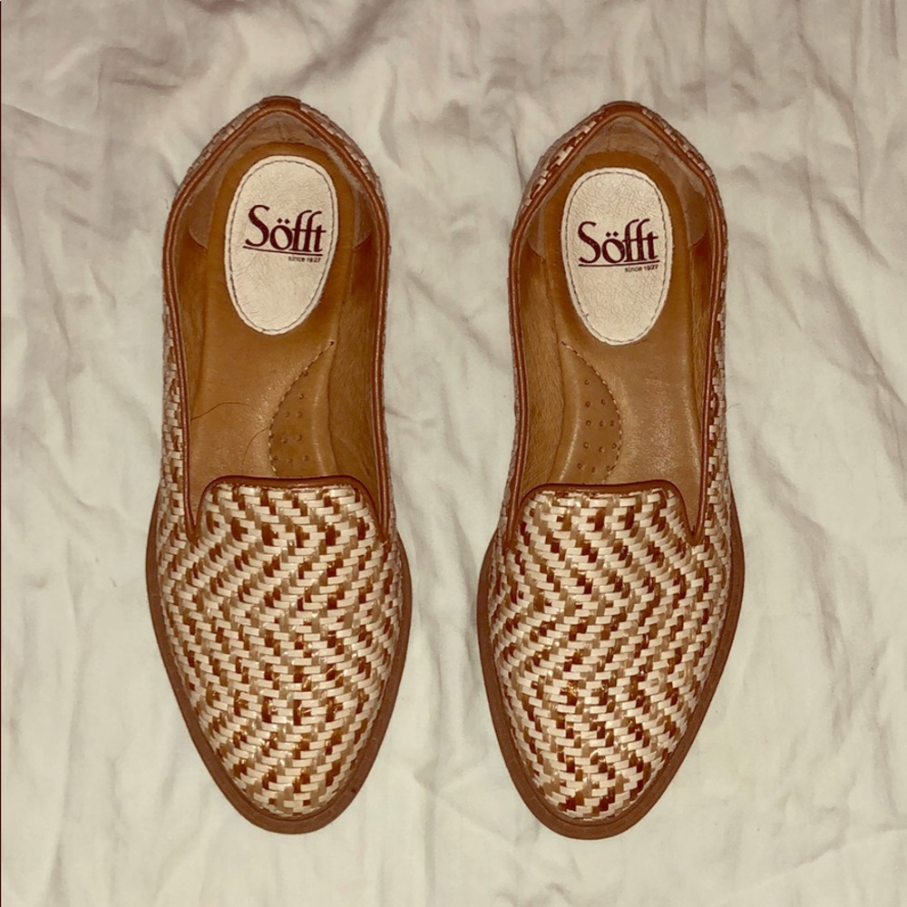 Hampton’s wicker basketweave tan and white loafers